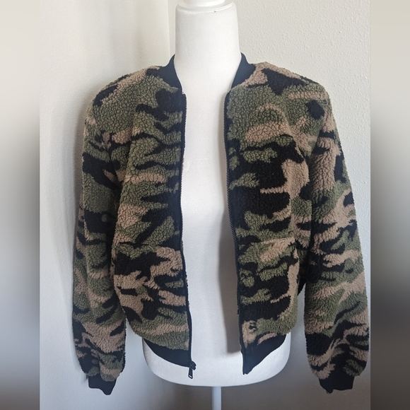 Rock‎ & Republic Camo Zip Up Sherpa Fleece Jacket Size Women's Small - Picture 4 of 8